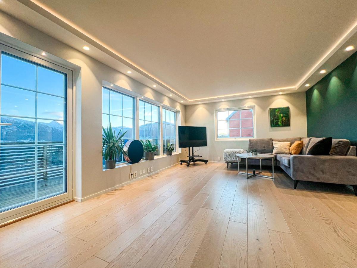 Penthouse Apartment With Amazing View. Тромсьо Екстериор снимка